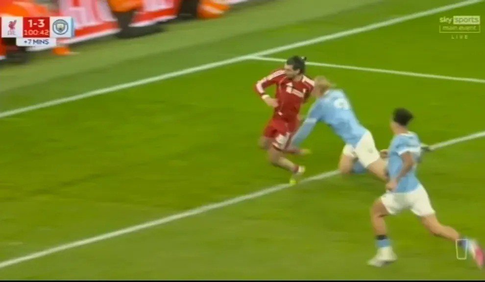 VAR “giết chết” khoảnh khắc thế kỷ ở Anfield - Ảnh 2.