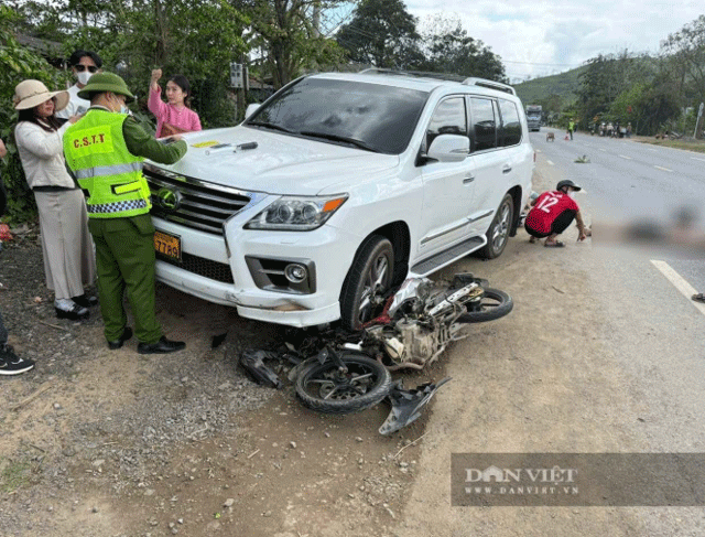 Tai-xe-quoc-tich-lao-tong-vao-xe-may-2