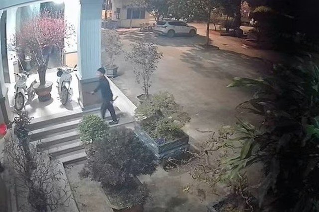 cam-dao-vao-tru-so-cong-an-1