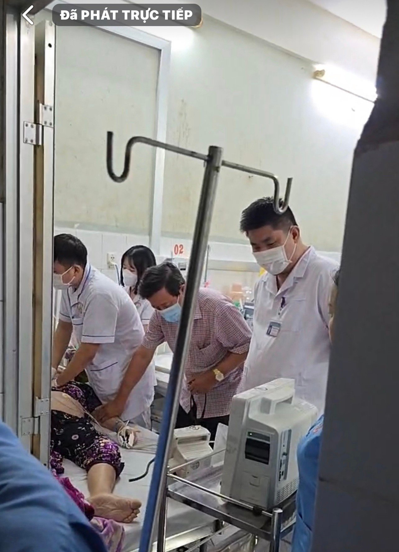 13-1770997324-cu-ba-84-nhap-vien-duoc-1-ngay-thi-tu-vong-nguoi-nha-buc-xuc-to-bac-si-tac-trach.jpg