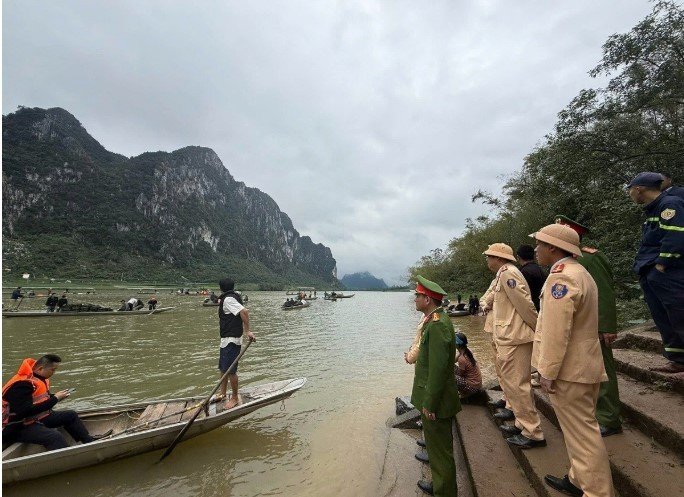 lat-thuyen-7-nguoi-4