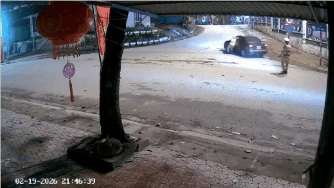 nam-tai-xe-oto-keo-tay-can-bo-csgt-2