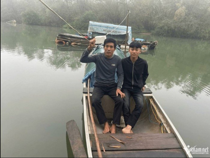 gia-dinh-7-nguoi-bi-lat-thuyen-o-song-gianh-1