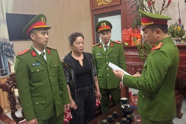 tam-giu-nguoi-dan-ba-thu-tien-do-xe-trai-quy-dinh-tai-den-ba-chua-then-o-bac-ninh