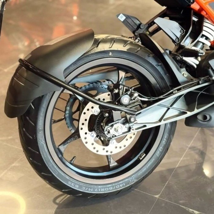 Khắc chế Yamaha Exciter, ‘vua côn tay’ 200cc mới ‘nét’ hơn Honda Winner R mở bán giá 48 triệu đồng ảnh 4