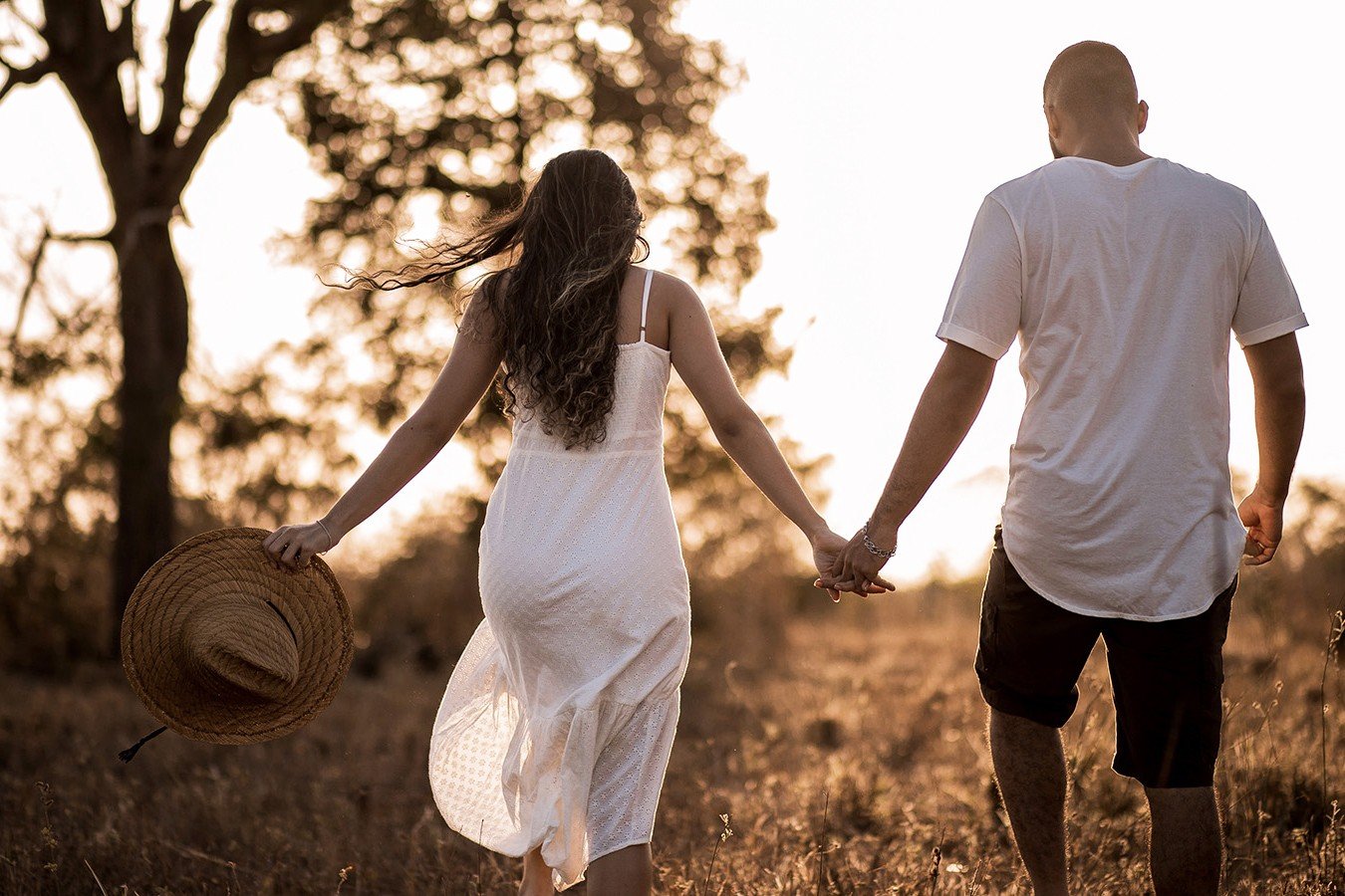 Cảm nắng trong tình yêu là gì? Phân biệt cảm nắng & tình yêu