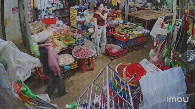 nu-chu-tiem-tap-hoa-ngat-xiu-1