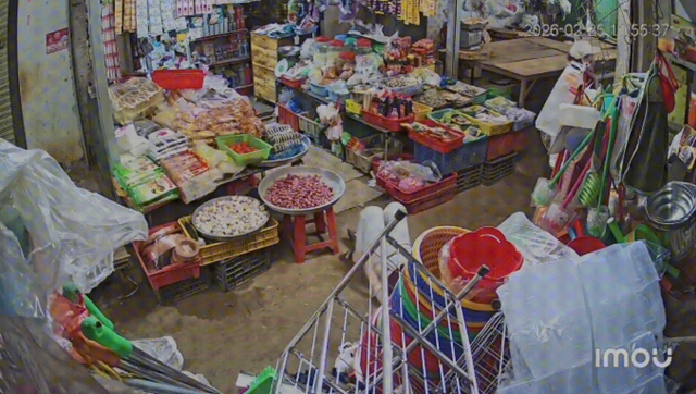 nu-chu-tiem-tap-hoa-ngat-xiu-2