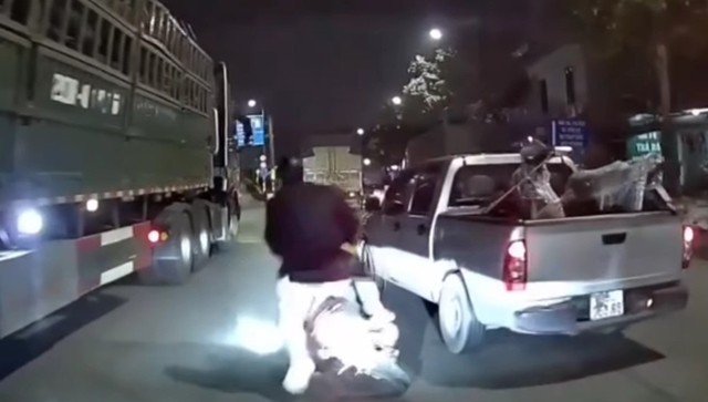 xe-ban-tai-chen-nga-xe-may-5