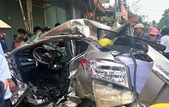 xe-bon-va-o-to-con-2