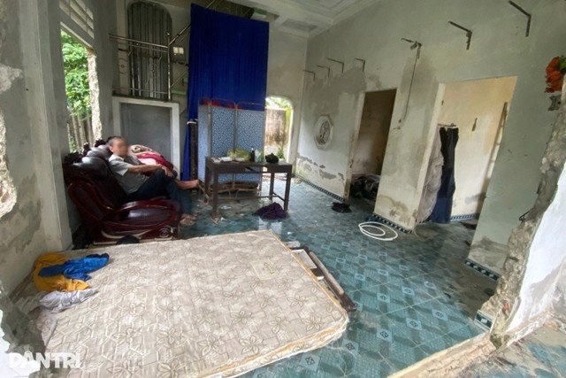 nguoi-dan-ong-bi-nhom-hoc-sinh-hanh-ha-2