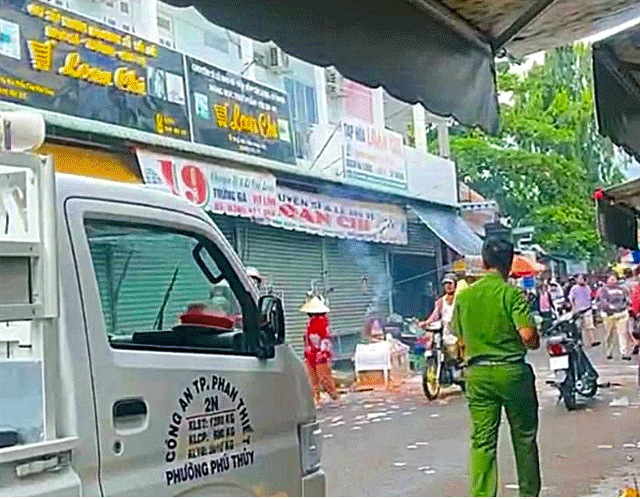 Dua-quan-tai-den-truoc-nha-chu-hui-2