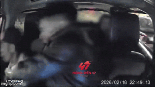 Nguoi-dan-ong-dam-vao-mat-khach-4