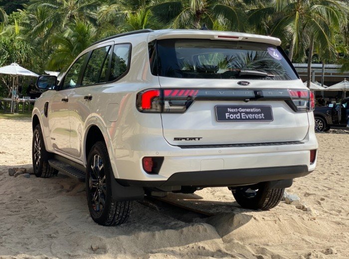 Giá xe Ford Everest lăn bánh cập nhật đầu tháng 3/2026 rẻ át vía Hyundai Santa Fe và Toyota Fortuner ảnh 5