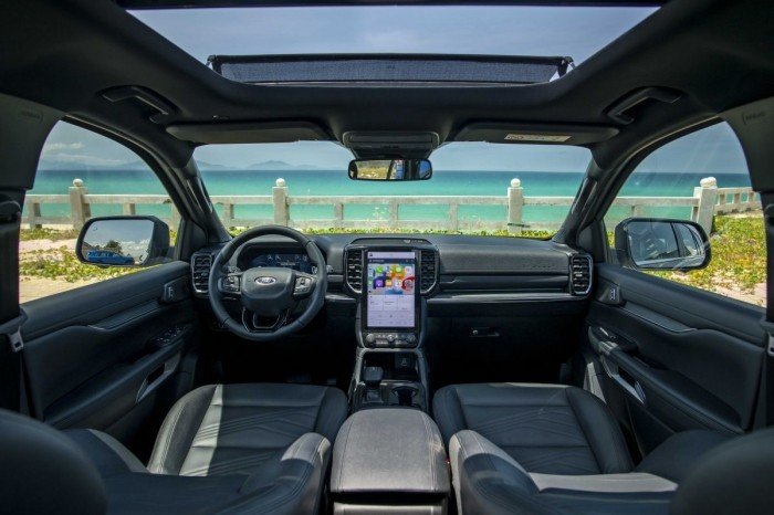 Giá xe Ford Everest lăn bánh cập nhật đầu tháng 3/2026 rẻ át vía Hyundai Santa Fe và Toyota Fortuner ảnh 7