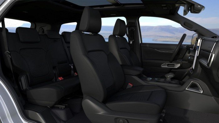 Giá xe Ford Everest lăn bánh cập nhật đầu tháng 3/2026 rẻ át vía Hyundai Santa Fe và Toyota Fortuner ảnh 8