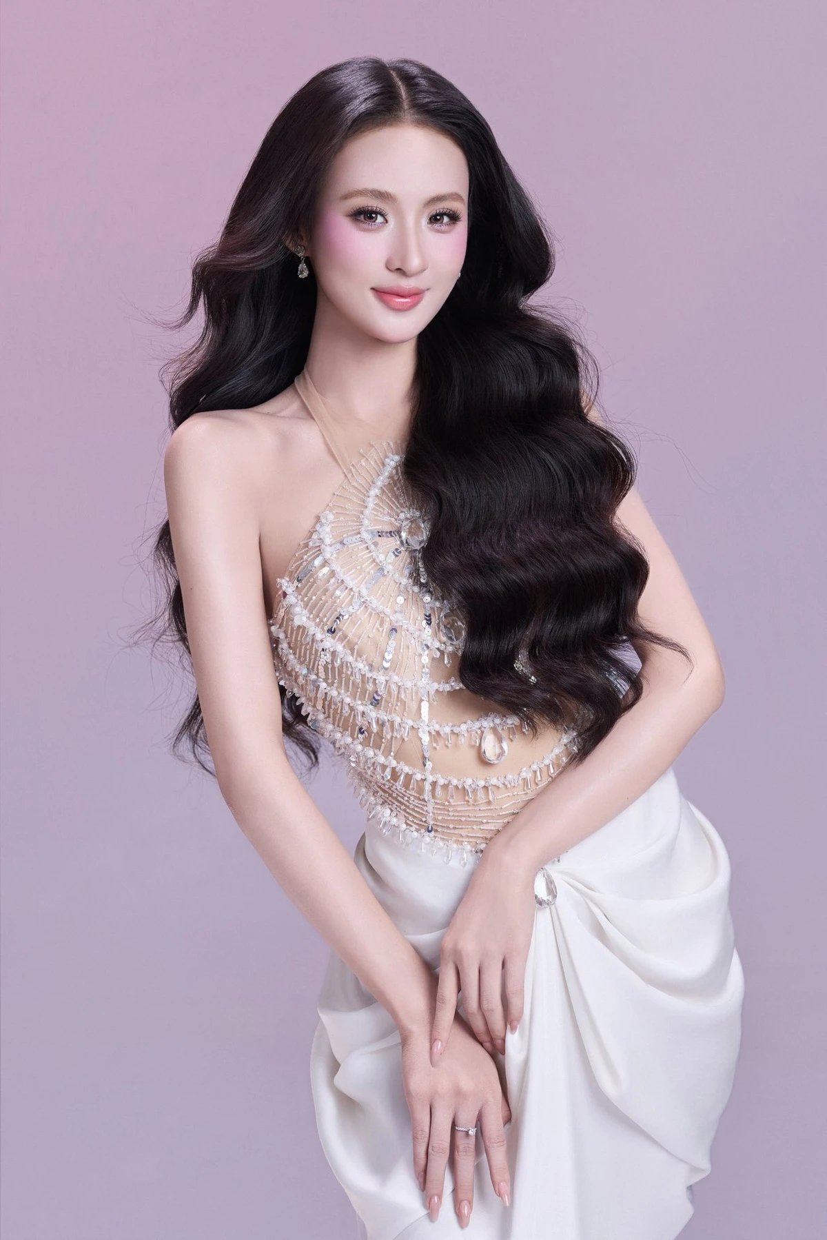 12-1773283166-nu-sinh-van-lang-co-guong-mat-dep-gay-bao-tai-miss-world-vietnam-2025.webp