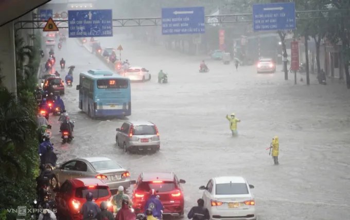 14-1773445818-ha-noi-dai-cong-truong-chong-ngap-tren-truc-duong-huyet-mach-nguyen-trai