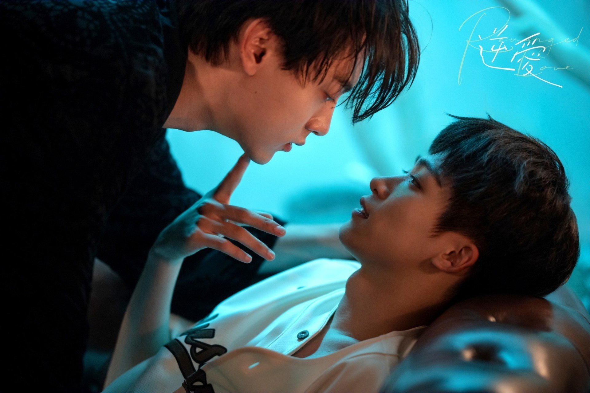 14-1773461806-nam-than-cbiz-dien-hu-ninh-bi-tinh-cu-boc-tran-doi-tu-thac-loan-nghi-van-co-con-ngoai-gia-thu