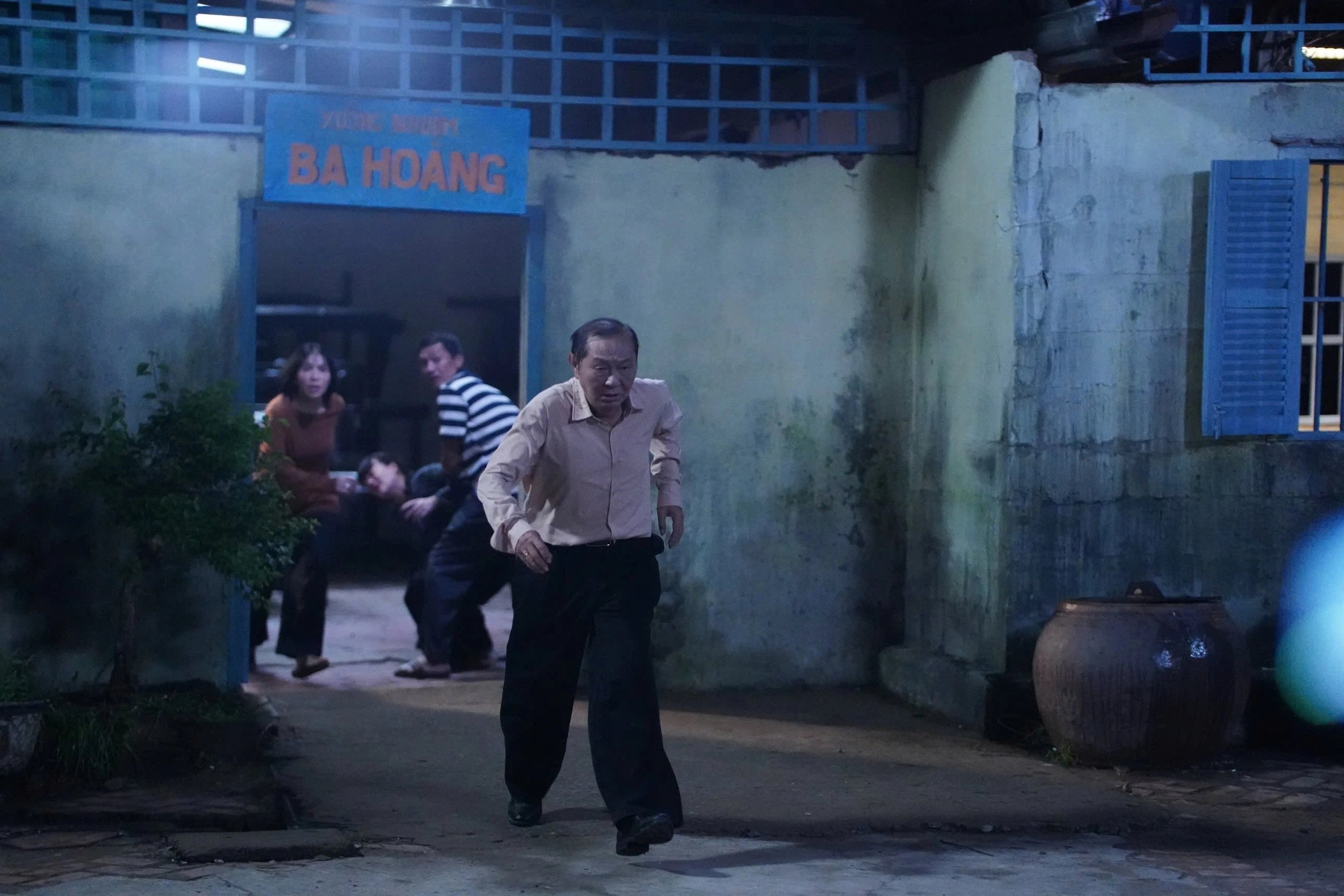 16-1773617748-quy-nhap-trang-2-yeu-kem-tu-kich-ban-den-dien-xuat