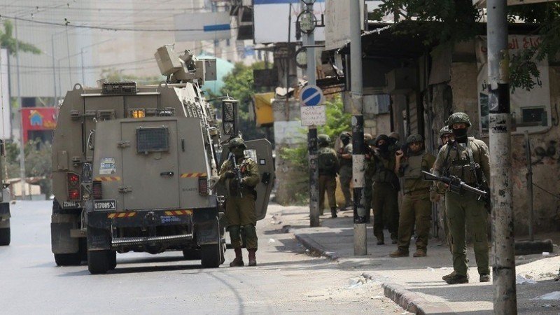 Các lực lượng Israel được triển khai tại thành phố Nablus, Bờ Tây. (Ảnh: THX/TTXVN)