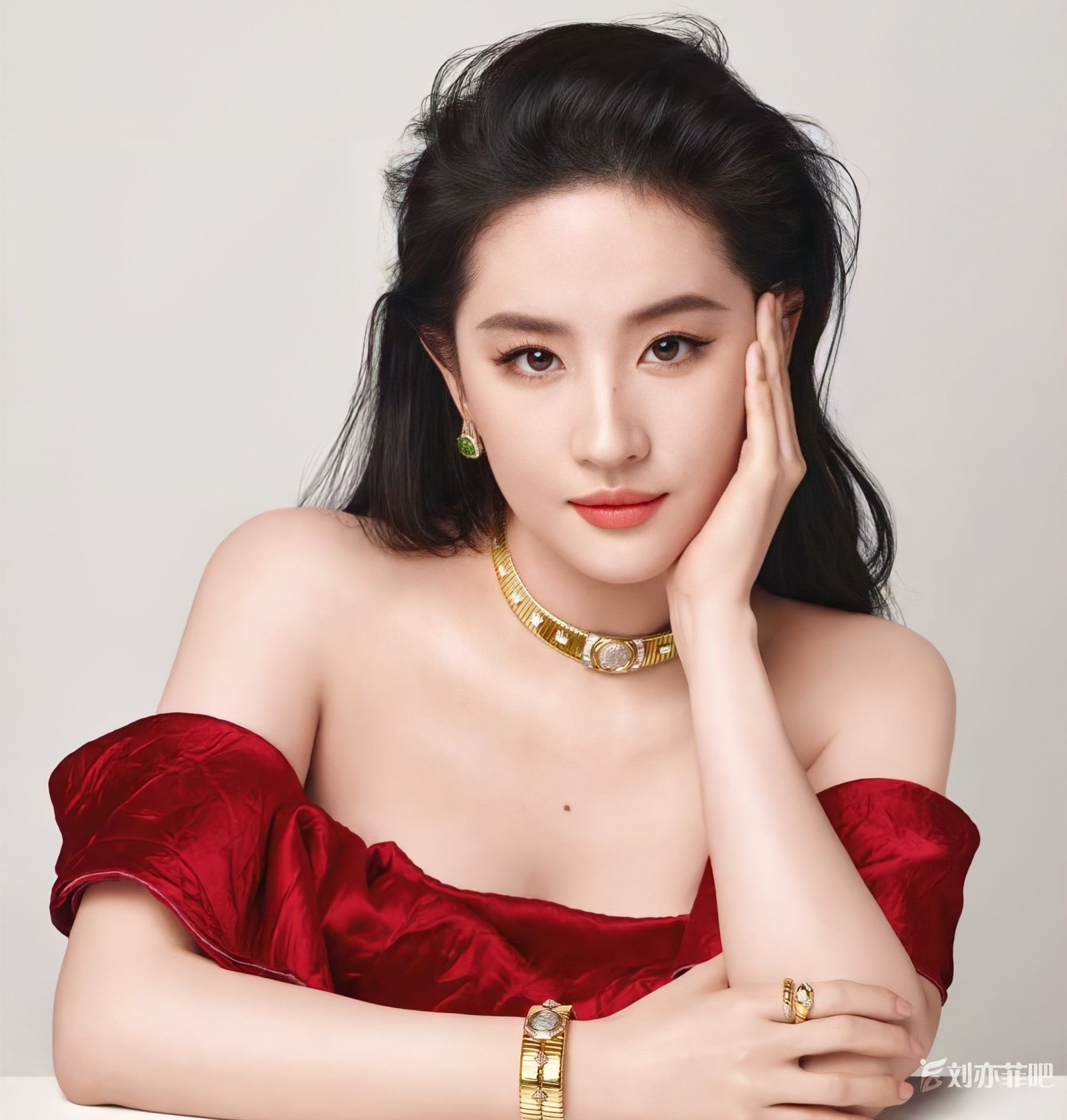 16-1773627574-he-lo-bi-mat-phia-sau-ve-dep-than-tien-ty-ty-cua-luu-diec-phi-chi-hang-ty-dong-moi-nam-chi-de-khac-phuc-mot-khuyet-diem