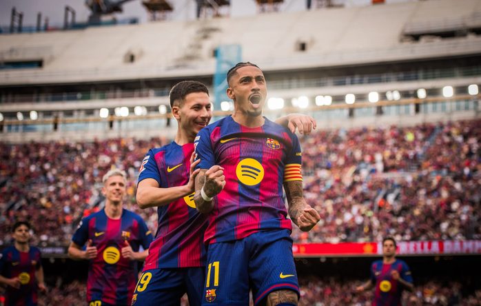 16-1773627748-raphinha-lap-hat-trick-barcelona-thang-dam-sevilla