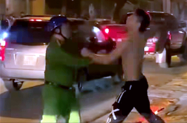 Cam-dao-de-doa-ep-quy-xin-tha-mang-4