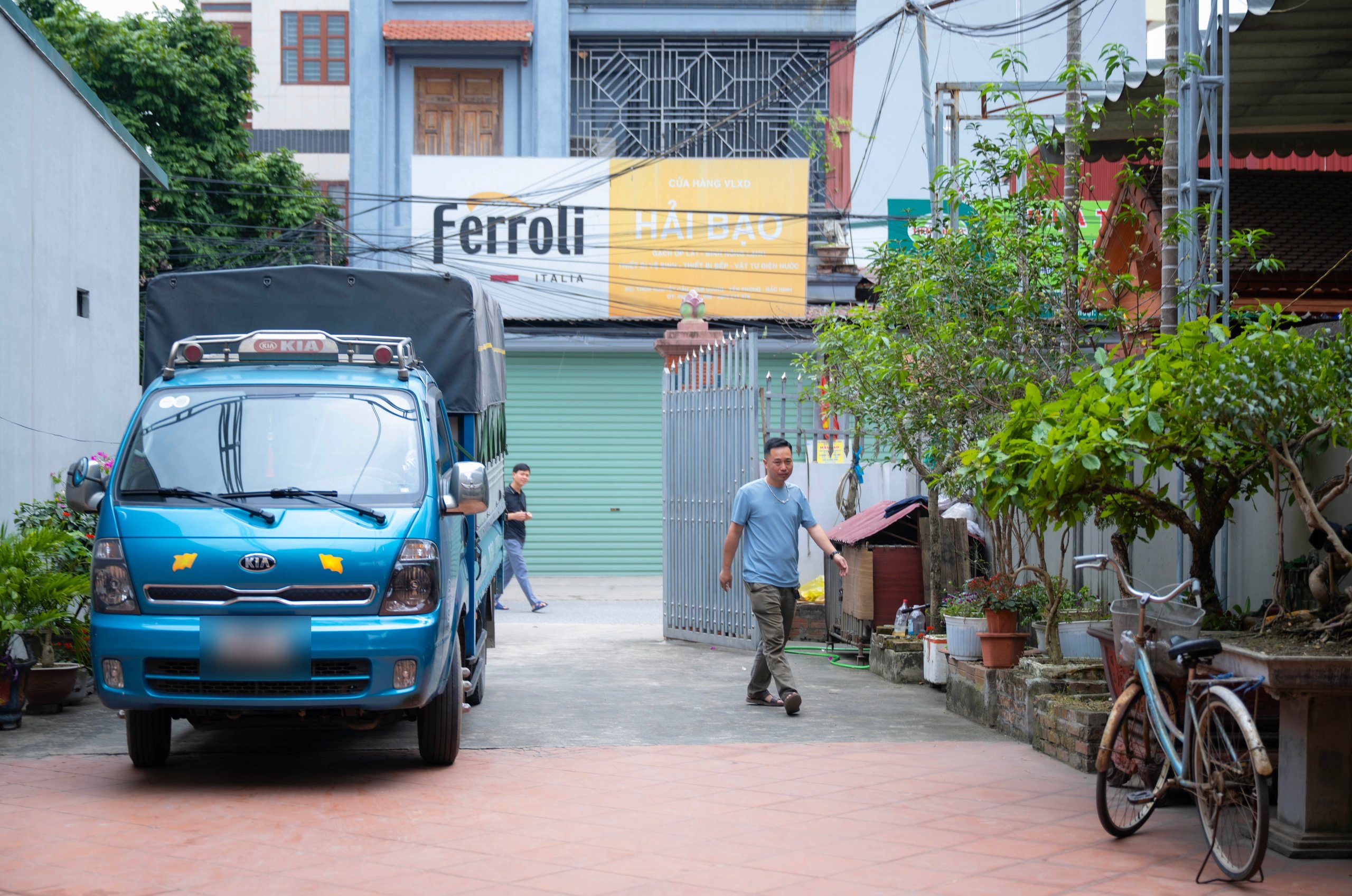 16-1773647764-phia-sau-co-gai-22-tuoi-do-thac-si-harvard-can-nha-gian-di-chiec-xe-tai-muu-sinh-va-nghi-luc-vuot-qua-hai-lan-bien-co