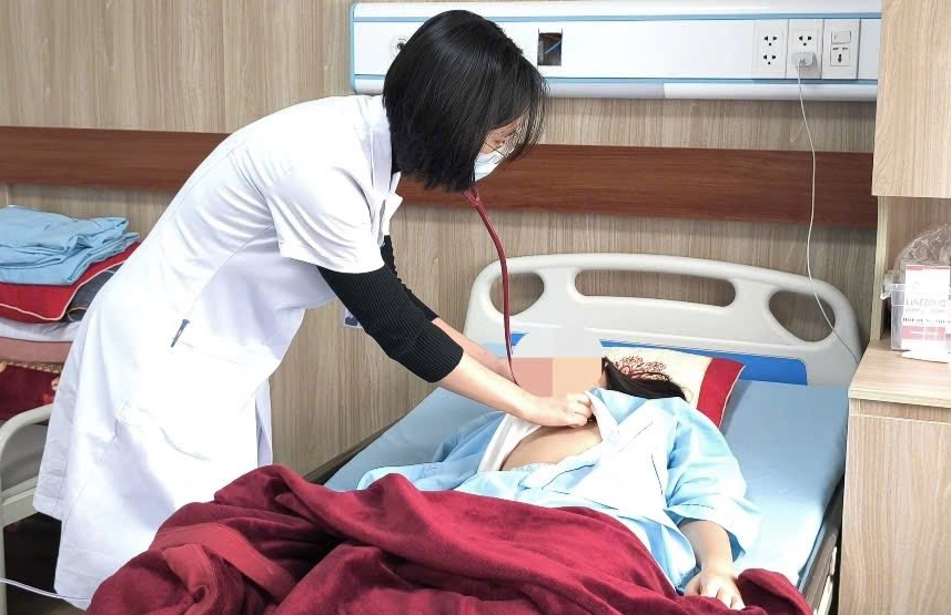 16-1773649617-nu-sinh-16-tuoi-nguy-kich-sau-con-viem-hong-sieu-vi-khuan-khang-thuoc-tan-cong-tim-nao-va-phoi