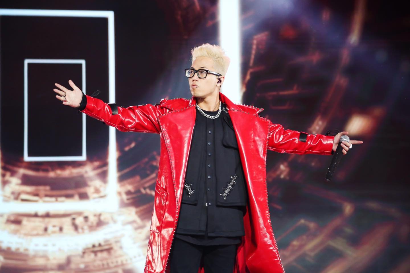 16-1773677326-mv-cua-richchoi-gay-tranh-cai-vi-long-ghep-quang-cao-web-ca-cuoc