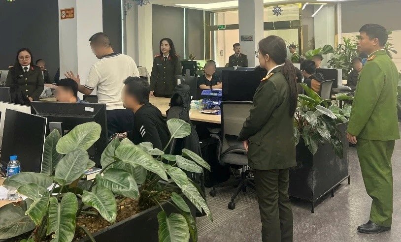 tien ma hoa FTXF, Lua dao chiem doat, Lua chiem doat tien anh 2