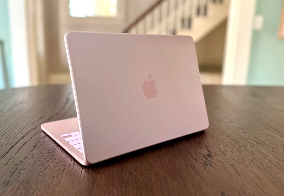 17-1773714639-macbook-neo-gia-499-usd-ke-pha-binh-moi-cua-thi-truong-laptop-giao-duc