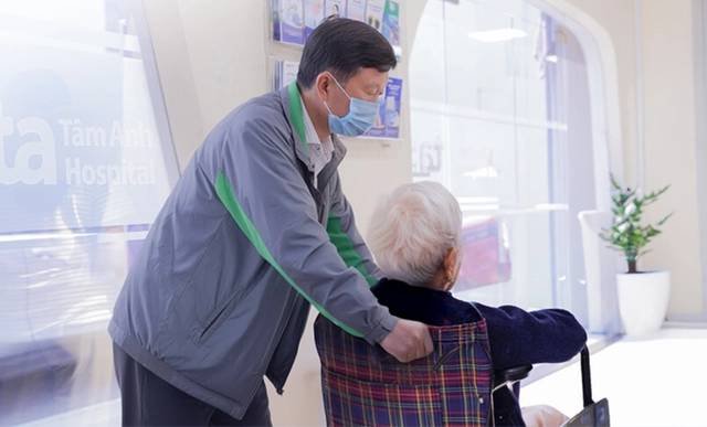 17-1773715868-ky-tich-cu-ba-88-tuoi-day-lui-suy-than-giai-doan-cuoi-nho-lieu-thuoc-it-nguoi-chu-y