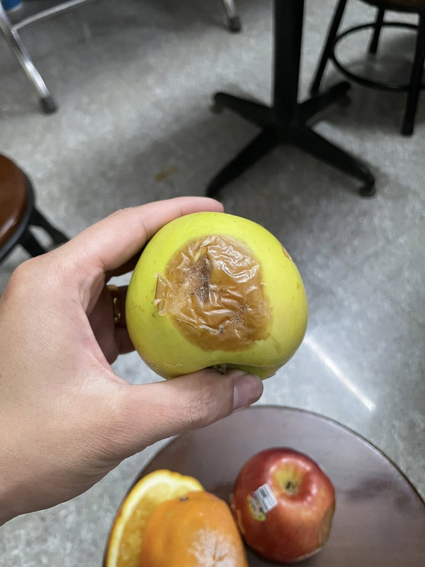 Đặt tráp cưới 11,5 triệu nhưng nhận về toàn hoả quả thối rữa, chú rể phải xin lỗi bố mẹ vợ: Phía dịch vụ nói gì?- Ảnh 4.