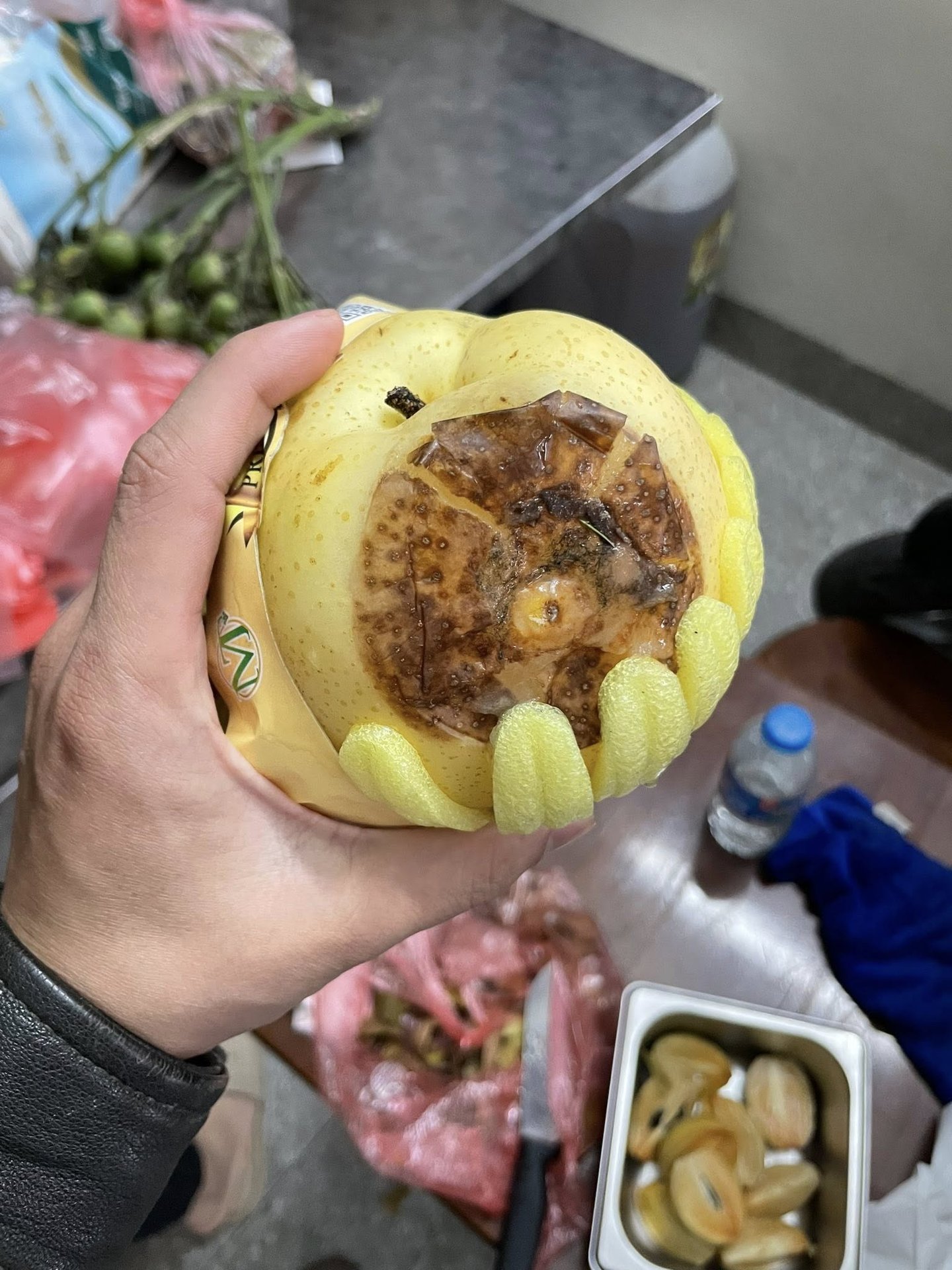 Đặt tráp cưới 11,5 triệu nhưng nhận về toàn hoả quả thối rữa, chú rể phải xin lỗi bố mẹ vợ: Phía dịch vụ nói gì?- Ảnh 5.