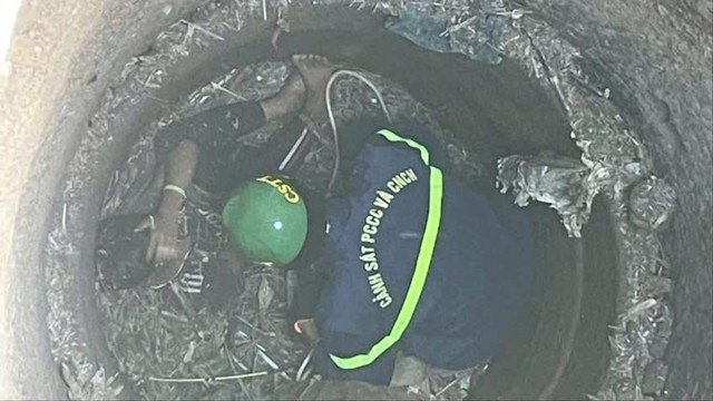 be-trai-roi-xuong-gieng-3