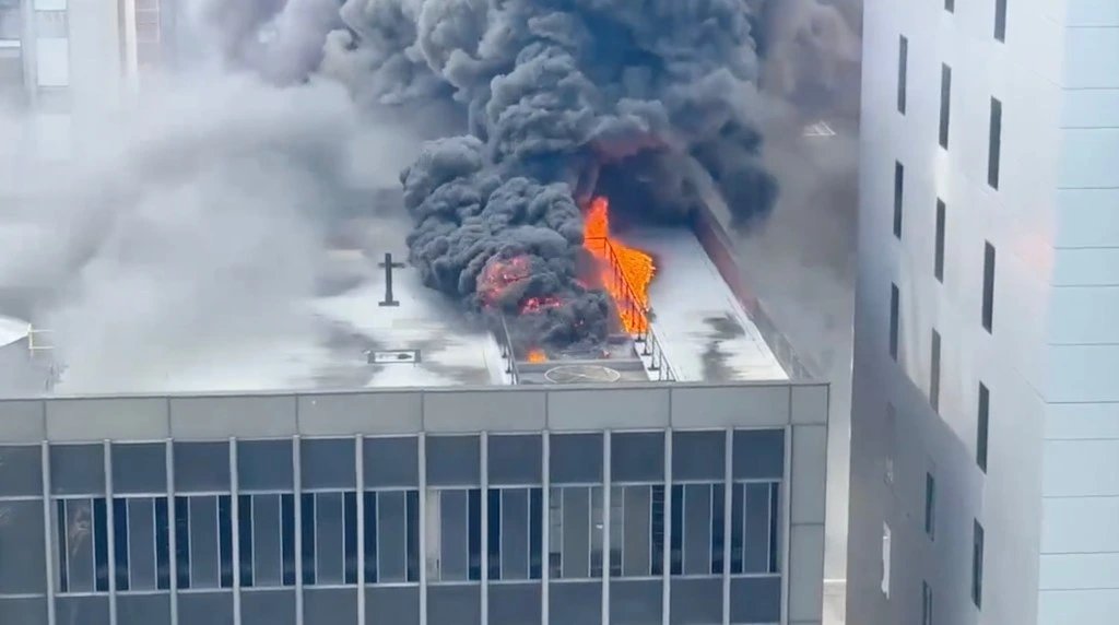 18-1773793170-hoa-hoan-du-doi-tai-trung-tam-new-york-ngay-truoc-them-le-dieu-hanh-thanh-patrick