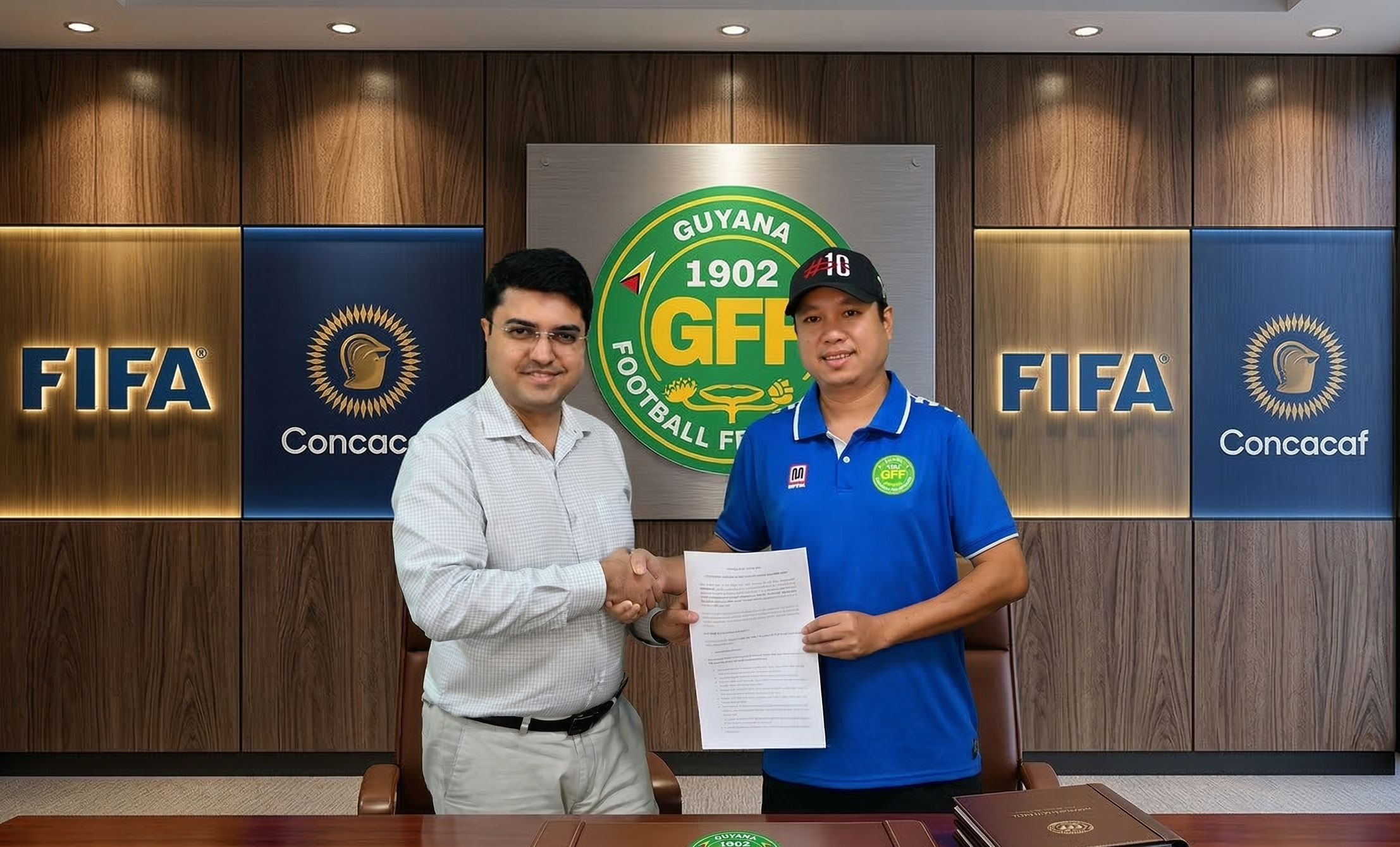 18-1773798863-tu-cabin-binh-luan-den-bang-ghe-huan-luyen-dtqg-nam-my-cu-be-lai-dien-ro-theo-giac-mo-tsubasa-cua-ga-trai-viet