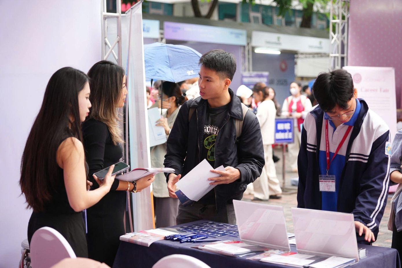 18-1773802878-nghich-ly-gen-z-bang-gioi-van-kho-tim-viec-vi-sao