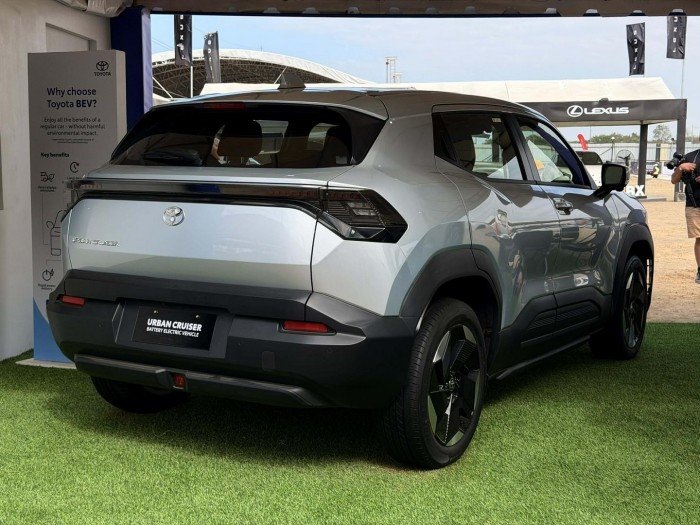 Toyota-Urban-Cruiser-EV-15