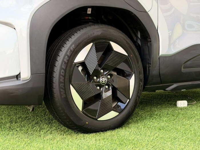 Toyota-Urban-Cruiser-EV-16