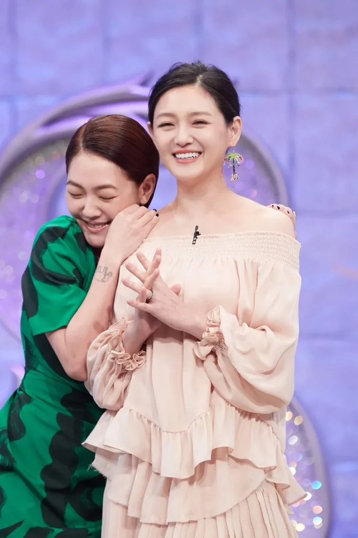 19-1773888921-can-canh-em-gai-tu-hy-vien-khoc-nuc-no-phai-co-2-tro-ly-diu-vi-qua-suy-sup