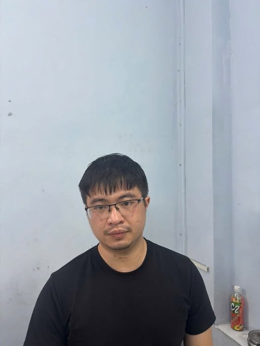 Có thể là hình ảnh về một hoặc nhiều người và râu