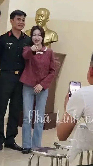 19-1773903217-hoa-minzy-duoc-dai-uy-thang-van-cuong-dua-ra-mat-ban-be-loat-khoanh-khac-tinh-tu-gay-sot-mang-xa-hoi