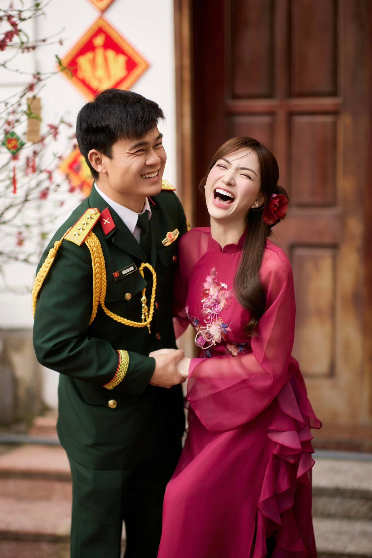 19-1773903217-hoa-minzy-duoc-dai-uy-thang-van-cuong-dua-ra-mat-ban-be-loat-khoanh-khac-tinh-tu-gay-sot-mang-xa-hoi