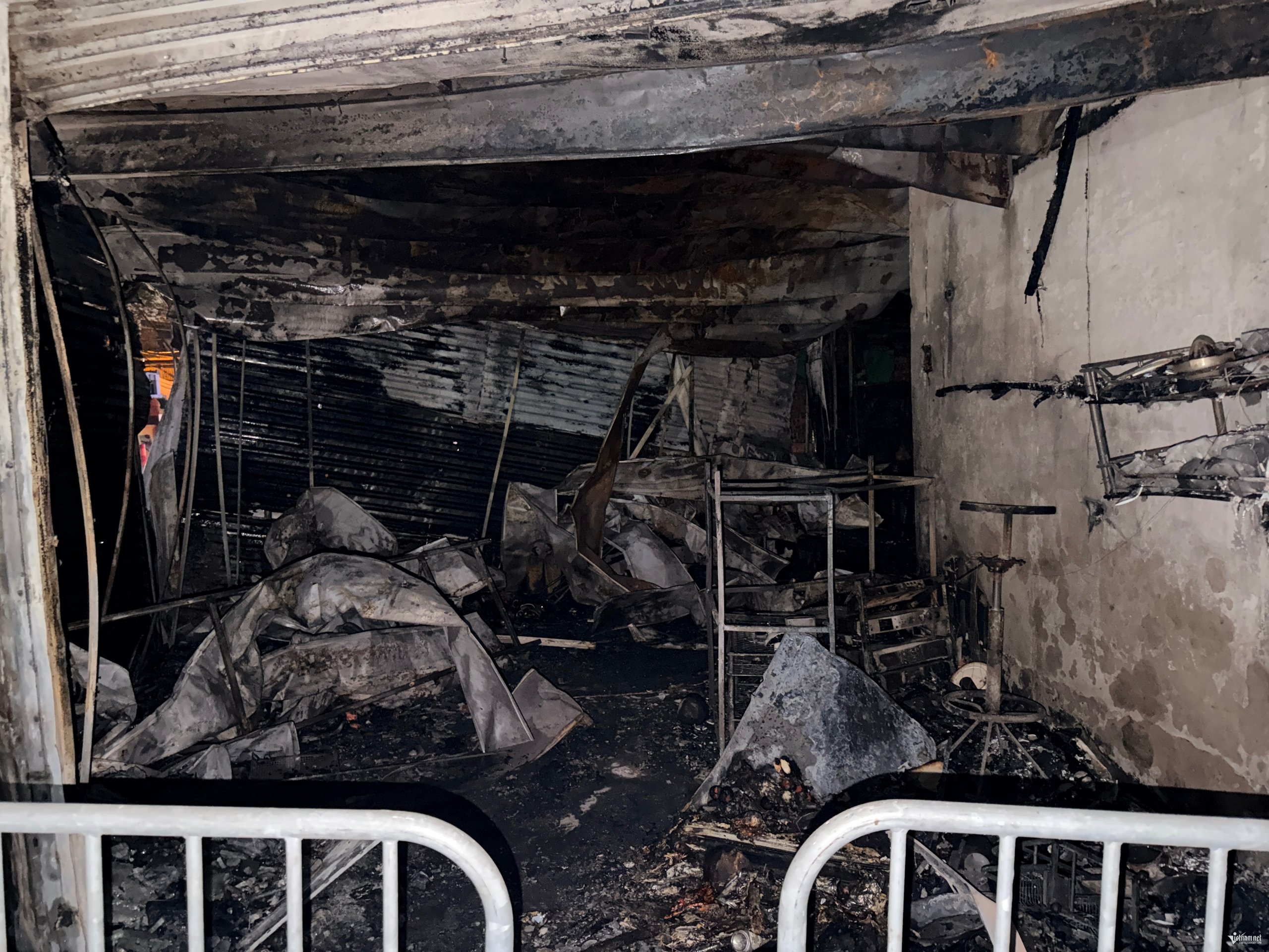 20-1773965166-ha-noi-chay-quan-cafe-ca-nhac-giua-toi-lua-lan-nhanh-khien-nhieu-tai-san-bi-thieu-rui