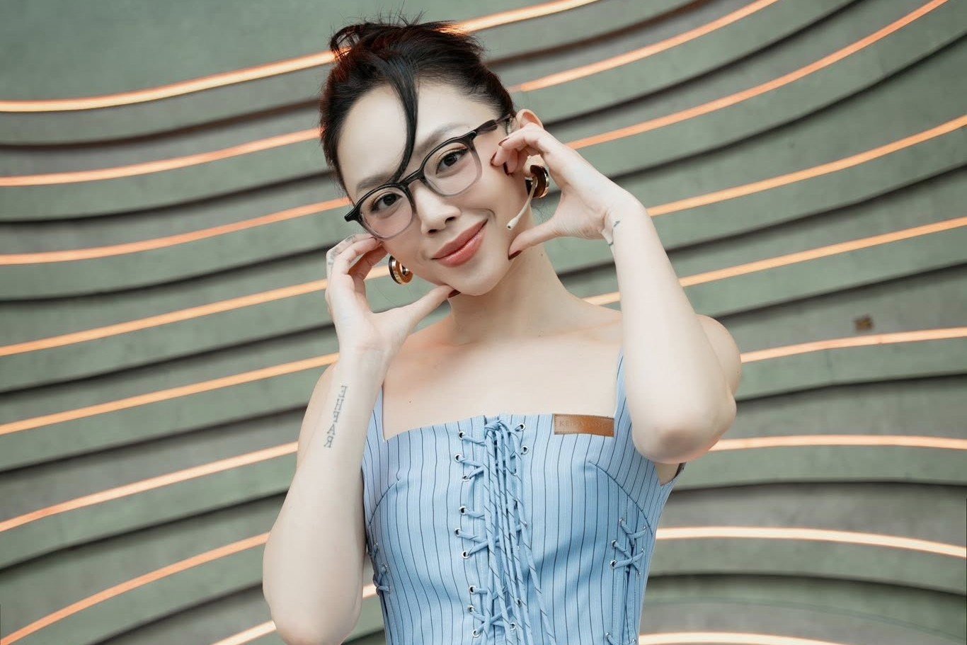 20-1773973676-toc-tien-tra-loi-cuc-gat-ve-nghi-van-gong-minh-hau-ly-hon-chi-khong-dien-cho-ai-xem