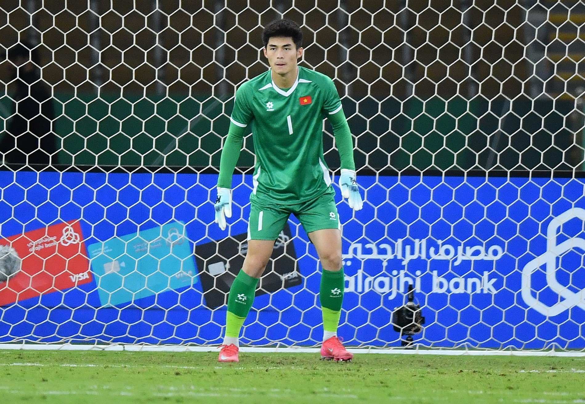 20-1773988866-canh-tranh-khoc-liet-o-vi-tri-thu-mon-tuyen-viet-nam-truoc-tran-gap-malaysia