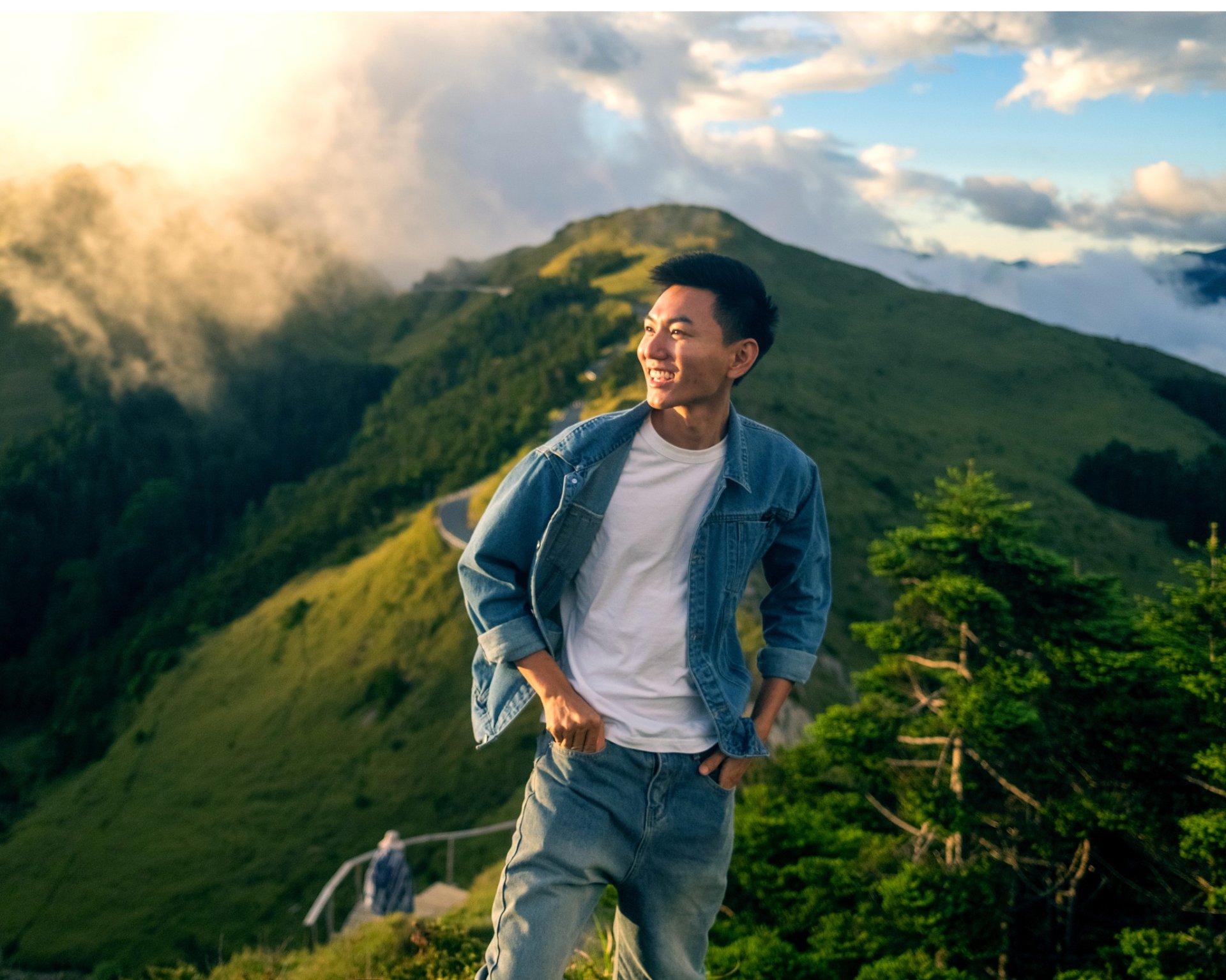 20-1773995313-khoai-lang-thang-khien-fan-cuoi-xiu-khi-an-ui-hai-thanh-vien-bts-lo-ca-doi-khong-ruc-ro-thi-sao